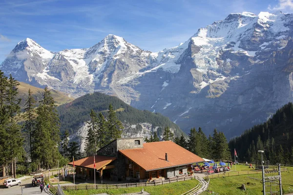 Kilátás nyílik a Jungfrau-svájci-Alpok, Mürren, Svájc — Stock Fotó