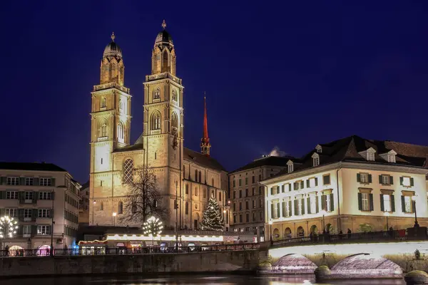 Tvillingtorn (den stora katedralen), Zürich, Schweiz — Stockfoto