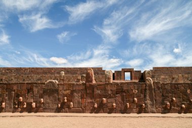 Tiwanaku, Bolivya'nın taş yüzü olan mimari duvar