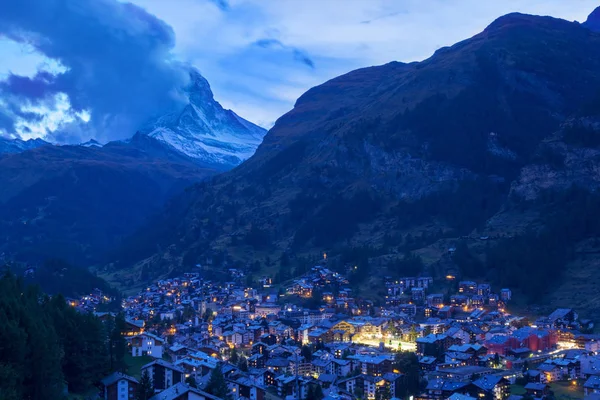 Matterhorn Alps tepe alacakaranlık, Zermatt, İsviçre