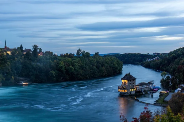 Castillo Wuerth en las cataratas del Rin por la noche, Suiza —  Fotos de Stock