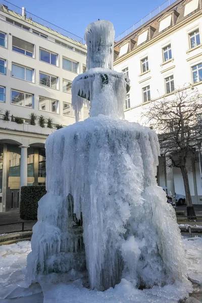 Fronzen Fontän Svår Vinter — Stockfoto