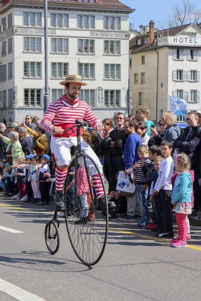 Zurigo Svizzera Aprile 2017 Uomo Bicicletta Vintage Alla Sfilata Sechselauten — Foto Stock