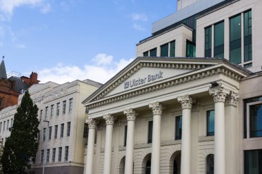 Belfast, Kuzey İrlanda - 04 Eylül 2018: Dublin, İrlanda 'daki Ulster Bank. Ulster Bankası, Irelan 'daki en büyük bankalardan biridir.