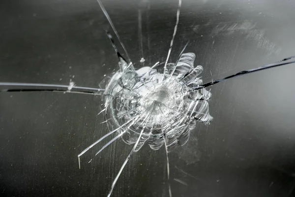 Cristal Ventana Del Coche Golpeado Agrietado Por Una Piedra Voladora — Foto de Stock