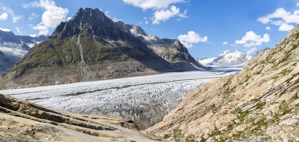 スイスのアルプスを背景にオルメンホルンを持つ偉大なAletsch氷河 この氷河は ユネスコの遺産です 大パノラマステッチ — ストック写真