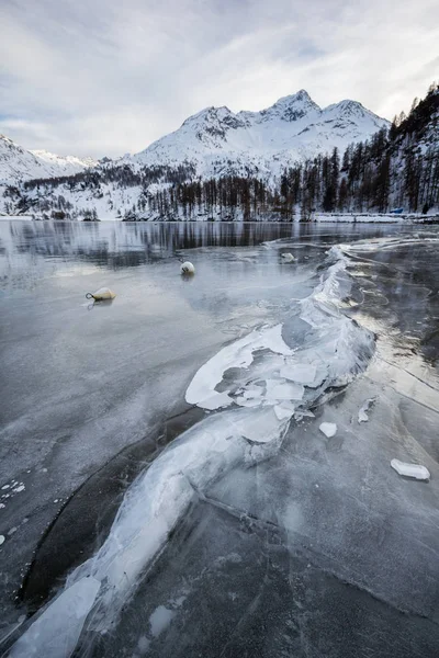 Lakeside Com Omiwatari Curvilínea Que Fenômeno Quando Duas Camadas Gelo — Fotografia de Stock
