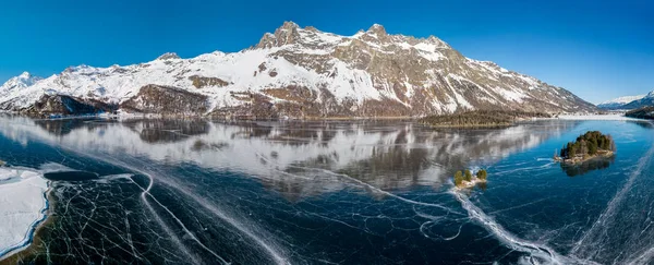 Воздушная Панорама Замёрзшего Озера Сильсерзе Островками Chaviolas Санкт Морице Швейцария — стоковое фото