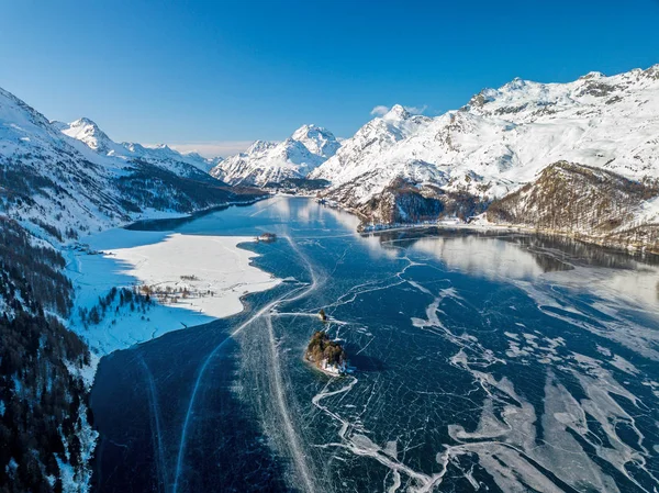 Silsersee Maloja Plan Lej Moritz Switzerlandの凍った湖の空中パノラマ画像 — ストック写真