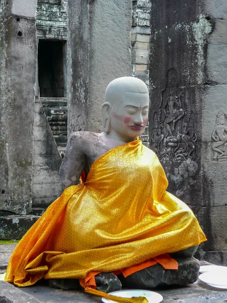 Sedící Kámen Buddha Zabalený Zlaté Látce Angkor Wat Siem Sklizeň — Stock fotografie