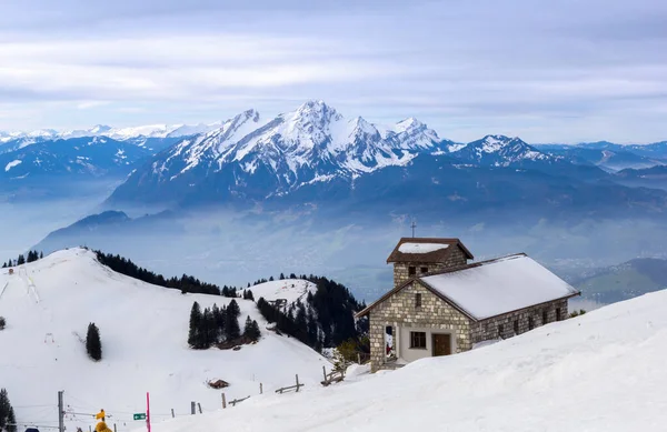 Cappella Pietra Sulle Alpi Svizzere Neve Montagna Rigi Kulm Svizzera — Foto Stock
