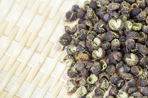 Sichuan Green Peppercorn Close Bamboo Basket Background — Stock Photo, Image