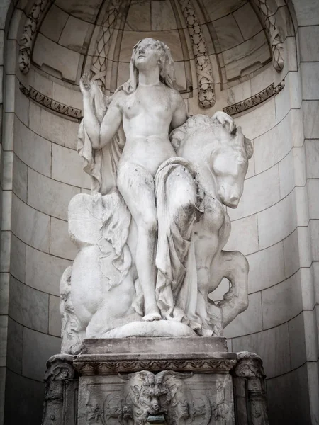 Marmeren standbeeld van schoonheid — Stockfoto