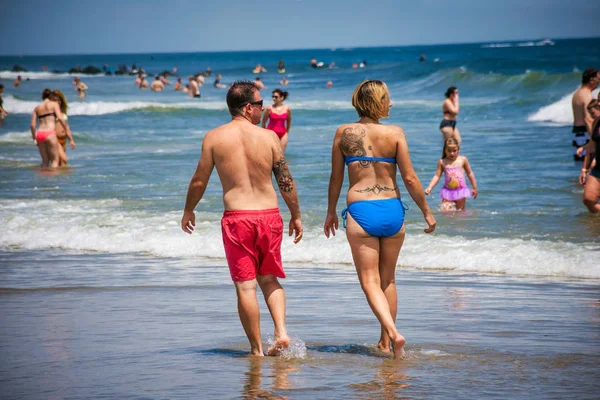 Τατουάζ ζευγάρι στην παραλία — Φωτογραφία Αρχείου
