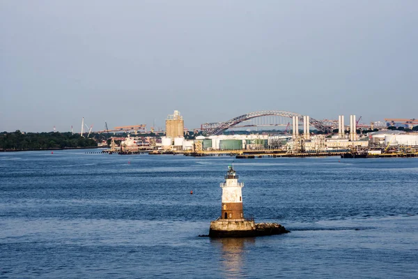 Küçük deniz feneri Ny Harbor — Stok fotoğraf