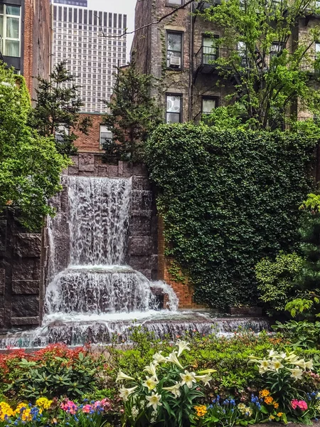 Stadt Wasserfall im Park — Stockfoto