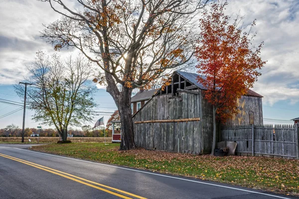 Rural Barn Along the Road — Stock Photo, Image