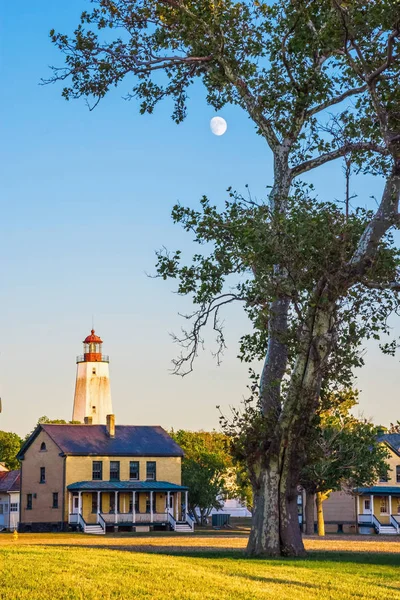 Moon Over Fort Hancock — Stockfoto