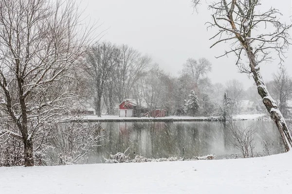 Schnee am Weamaconk-See — Stockfoto