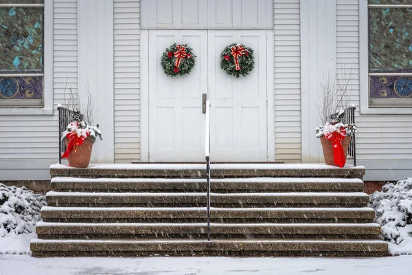 Christmas Wreaths on Church — Stock Photo, Image