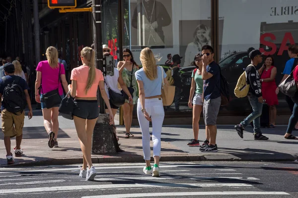 Kesällä Blondit NYC — kuvapankkivalokuva