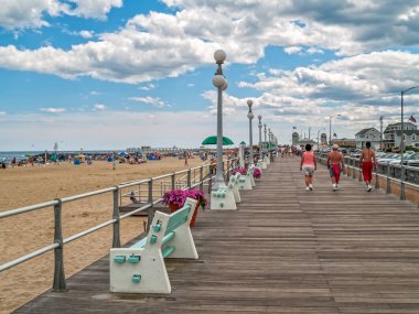 Boardwalk bakıyor