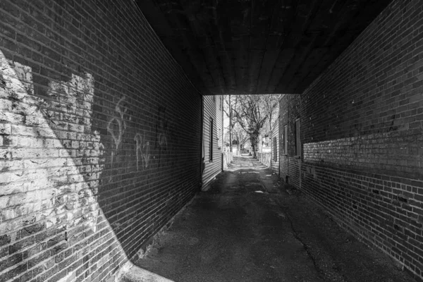 Bright Sun Dark Shadow Old Brick Alleyway Burlington New Jersey — Stock Photo, Image