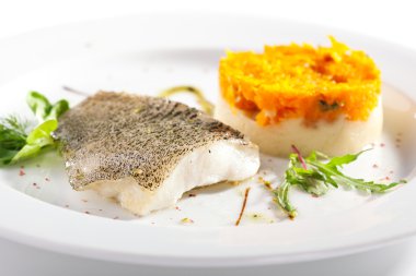 Balık fileto garnitür ile