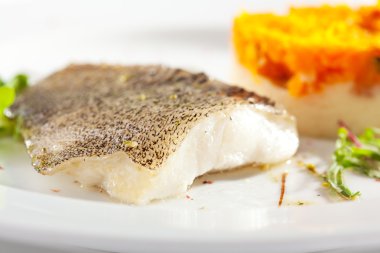 Balık fileto garnitür ile