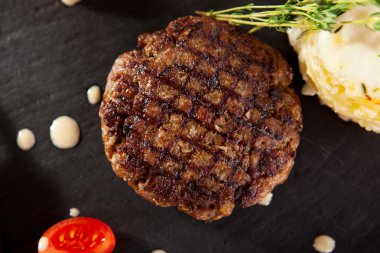 Sığır eti biftek yemek