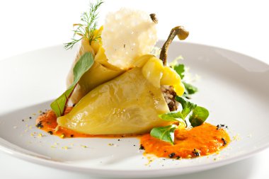 Et ve pirinç dolmalık biber dolması