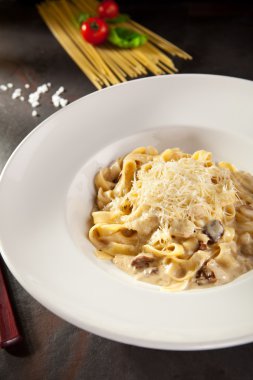 mantar ve parmesan makarna