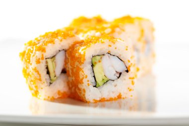 Tobiko suşi Roll
