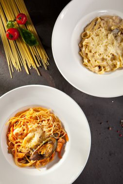 Mantar ve deniz ürünleri makarna