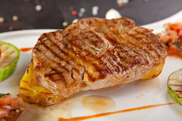Gegrilde pork chop — Stockfoto