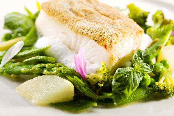 Halibut Steak and Vegetables — Stock Photo, Image