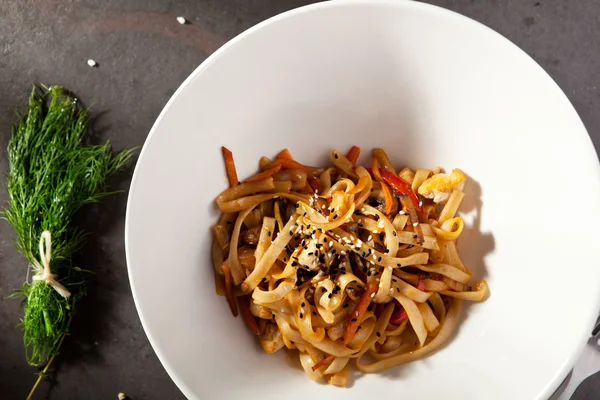 Udon com frango — Fotografia de Stock