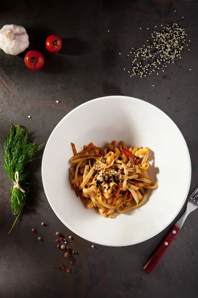 Udon com frango — Fotografia de Stock