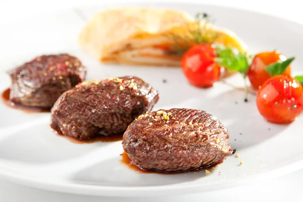 Beef Medallions with Vegetable — Stock Photo, Image