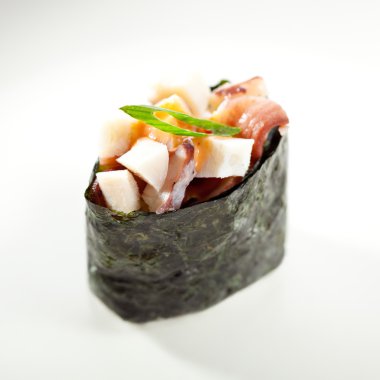 Gunkan suşi Roll