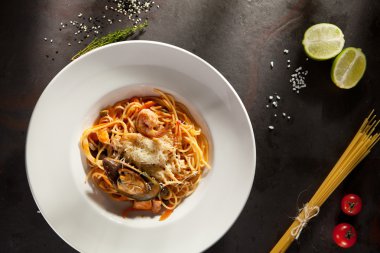 Deniz mahsulleri spagetti plaka