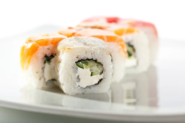 Délicieux rouleau de sushi — Photo