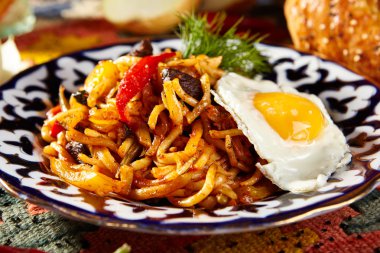 Laghman soslu erişte