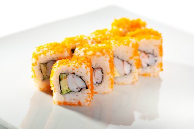 Tobiko suşi Roll