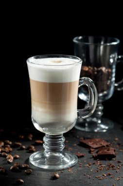 Latte Macchiato kahve kızarmış fasulye ile