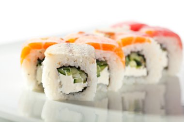 lezzetli suşi roll