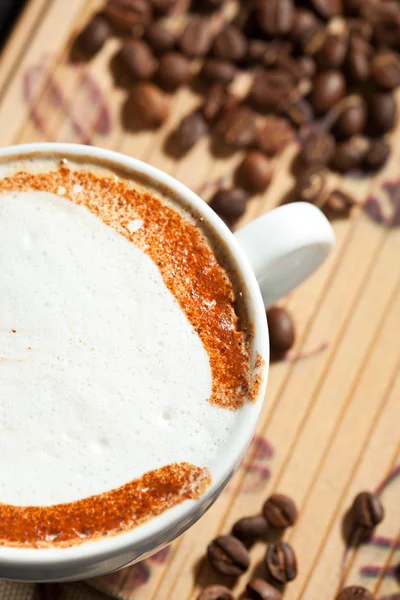 Tazza di caffè e fagioli fritti — Foto Stock