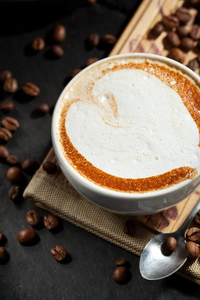 Copa de café y frijoles fritos —  Fotos de Stock