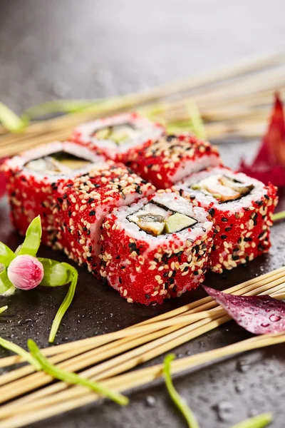 Rotolo di sushi maki — Foto Stock