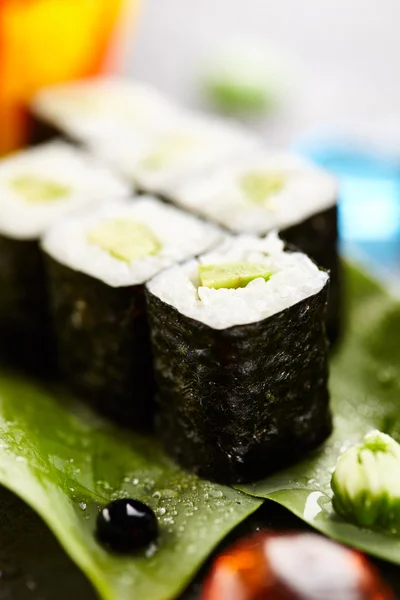 Rollo de sushi de aguacate — Foto de Stock